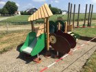 Aufbau des Spielgerätes Kribbel Krabbel in Roßhaupten<br><small>Christian Kubina</smalll>