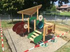 Aufbau des Spielgerätes Kribbel Krabbel in Roßhaupten<br><small>Christian Kubina</smalll>