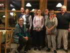 Stehend von links nach rechts: Herbert Bissinger (Polizeiinspektion Burgau), Getrud Vogg (10 Jahre), Meike Hämmerle (2 Jahre), Sabine Kraus (2 Jahre), 1. Bürgermeister Hans Brendle, Tanja Bayr (Organisation Schülerlotsen Roßhaupten), Peter Eisele (Verkeh<br><small>Ralf König</smalll>